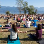 Multitudinarias clases de Yoga